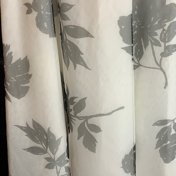 Beautiful black white semi forma dress 8 - Picture 3 of 5